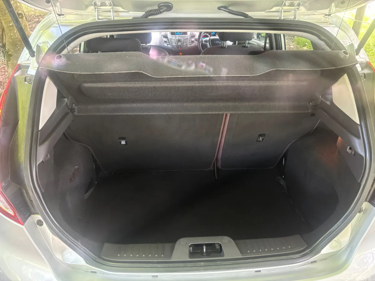 Ford Fiesta Hatchback, Petrol, 2013, Silver