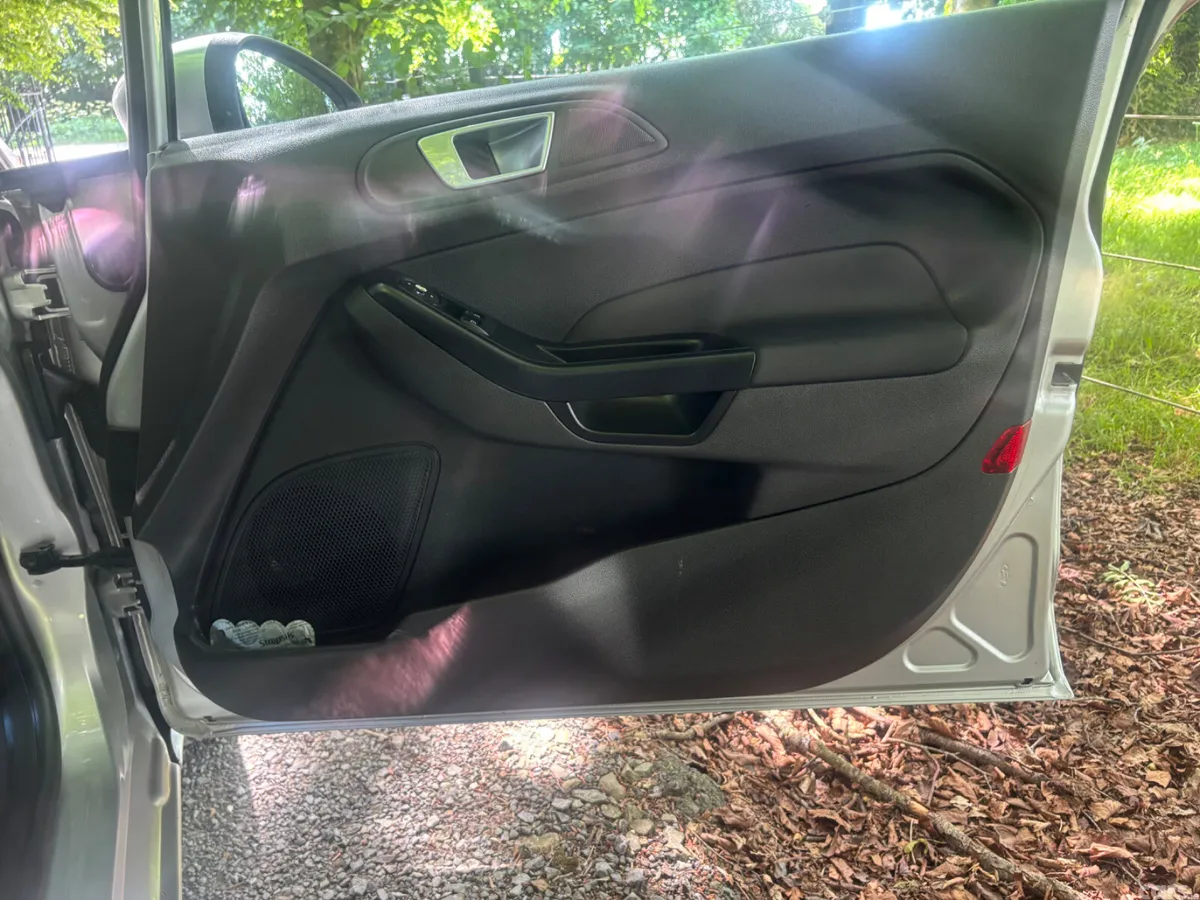 Ford Fiesta Hatchback, Petrol, 2013, Silver
