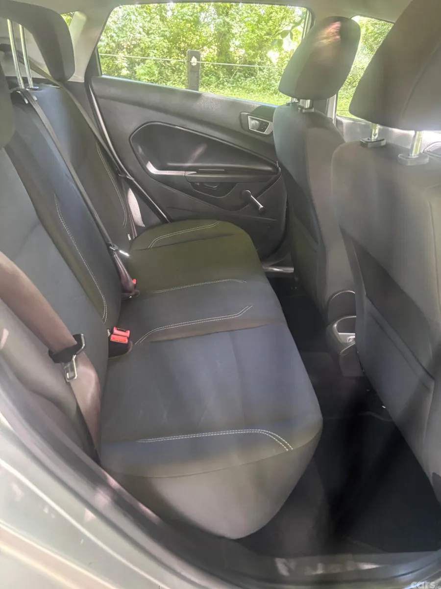 Ford Fiesta Hatchback, Petrol, 2013, Silver