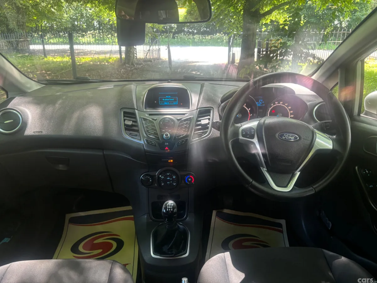 Ford Fiesta Hatchback, Petrol, 2013, Silver