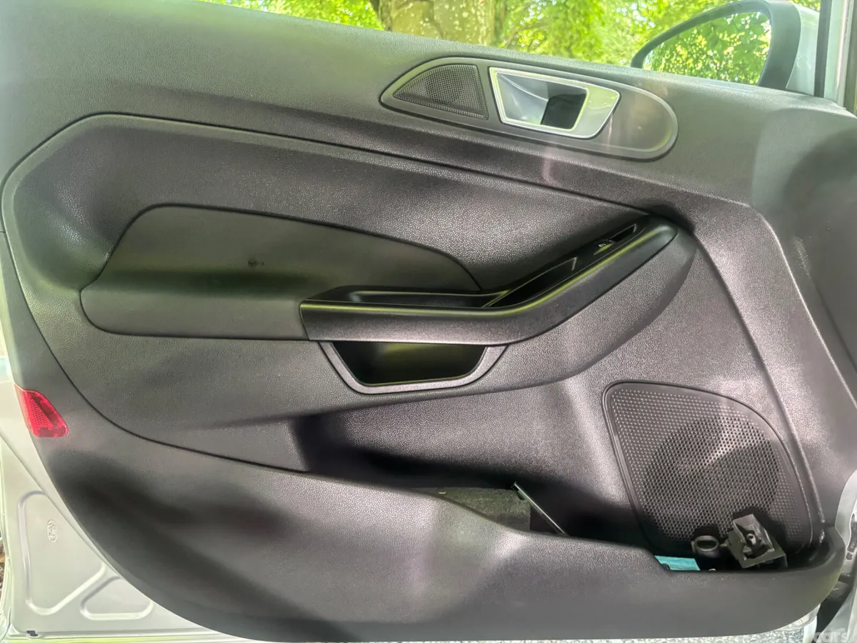 Ford Fiesta Hatchback, Petrol, 2013, Silver