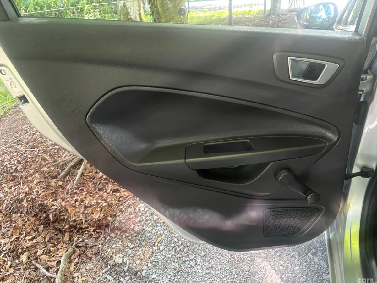 Ford Fiesta Hatchback, Petrol, 2013, Silver