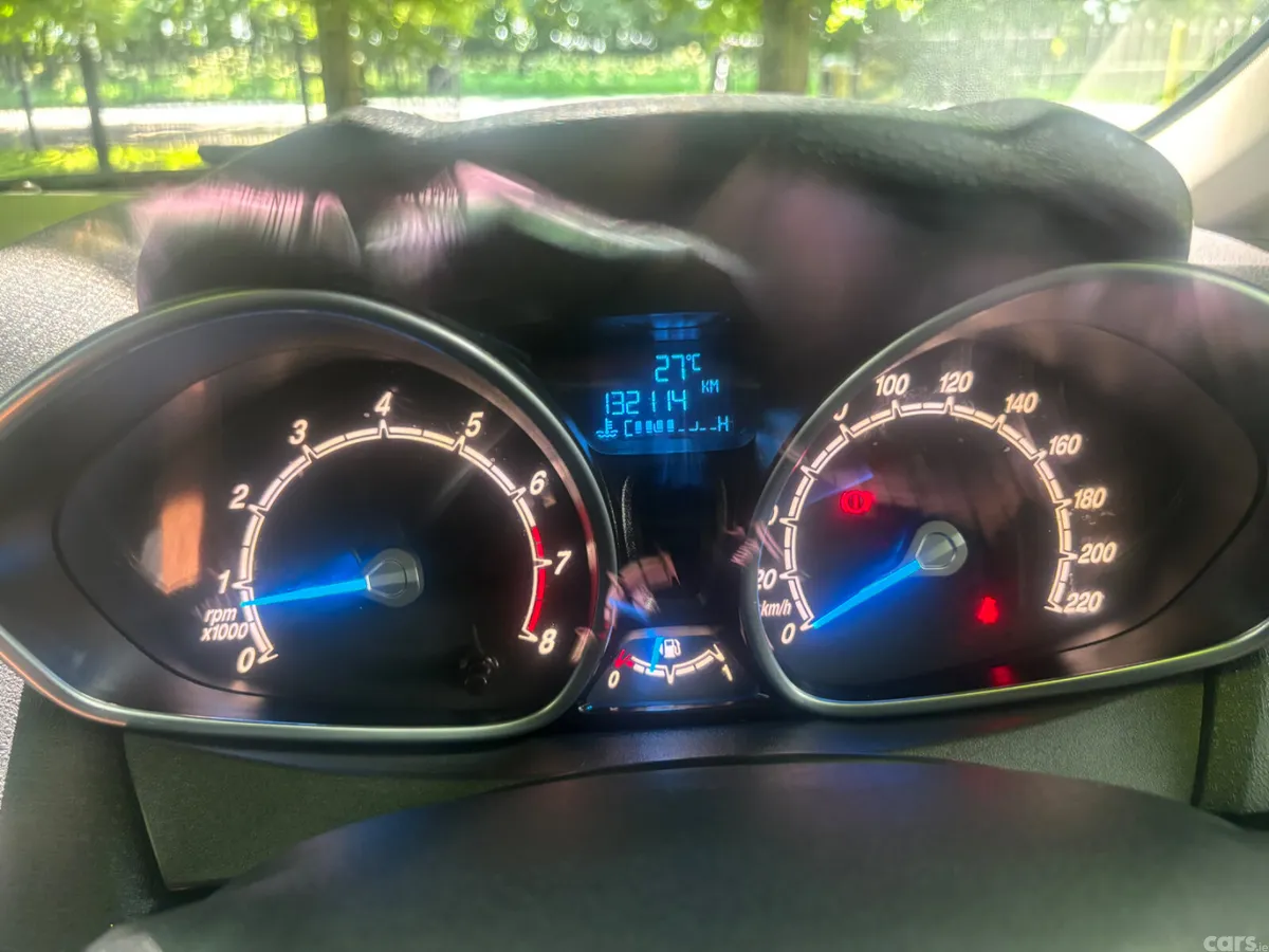 Ford Fiesta Hatchback, Petrol, 2013, Silver