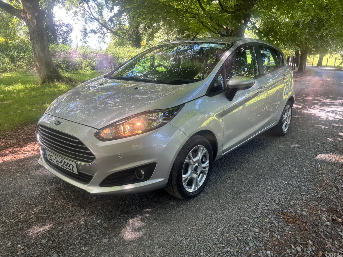 Ford Fiesta Hatchback, Petrol, 2013, Silver