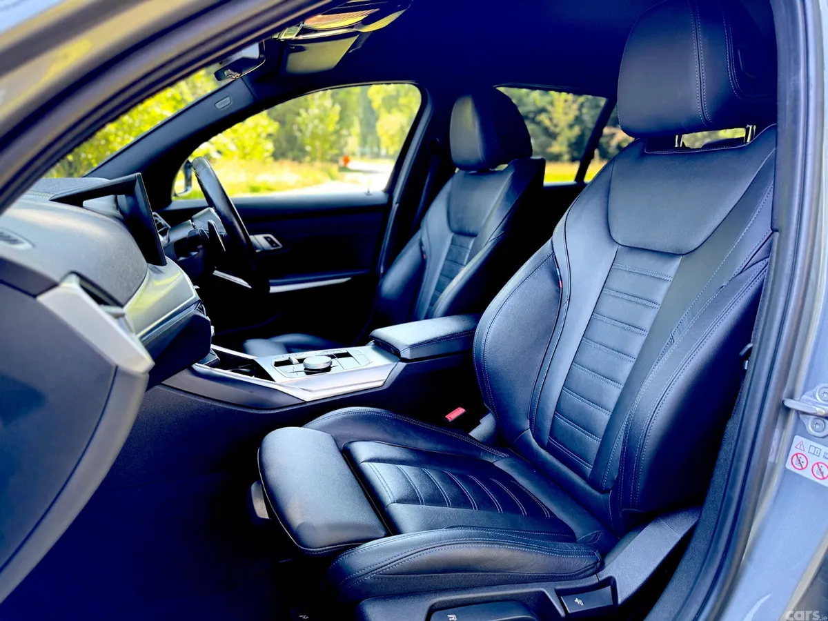 BMW 3-Series Estate/Jeep, Petrol Plug-in Hybrid, 2023, Grey