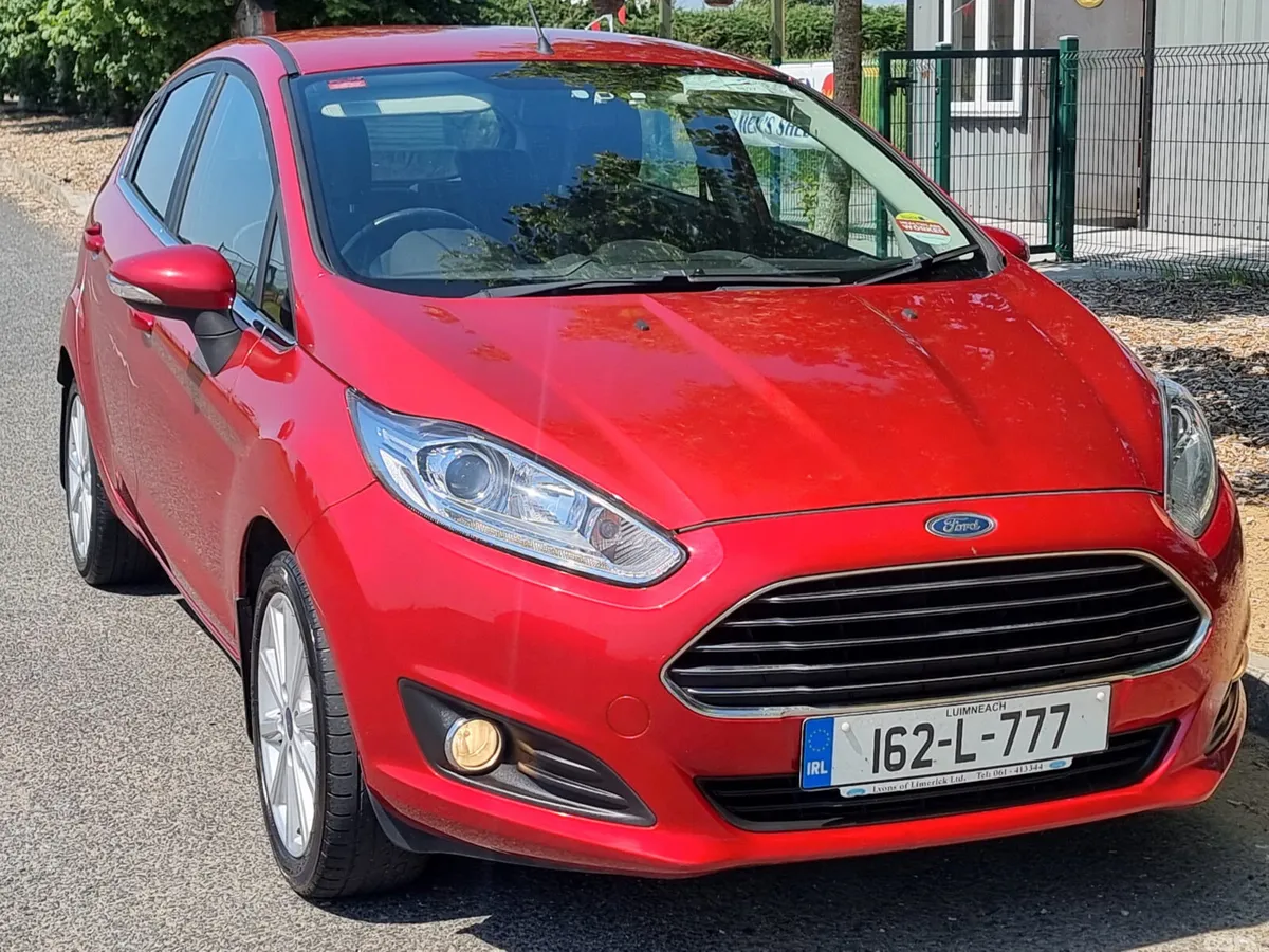 Ford Fiesta Hatchback, Petrol, 2016, Red