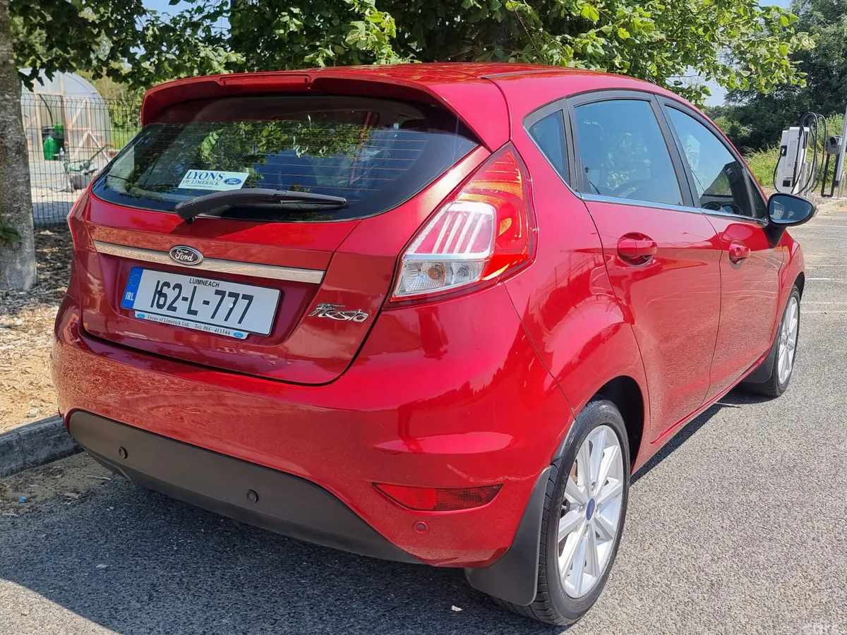 Ford Fiesta Hatchback, Petrol, 2016, Red