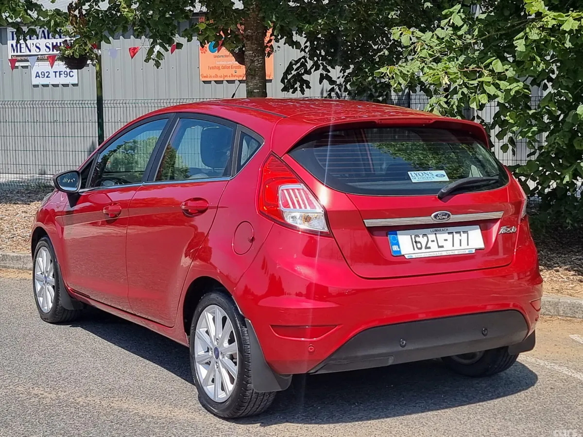 Ford Fiesta Hatchback, Petrol, 2016, Red