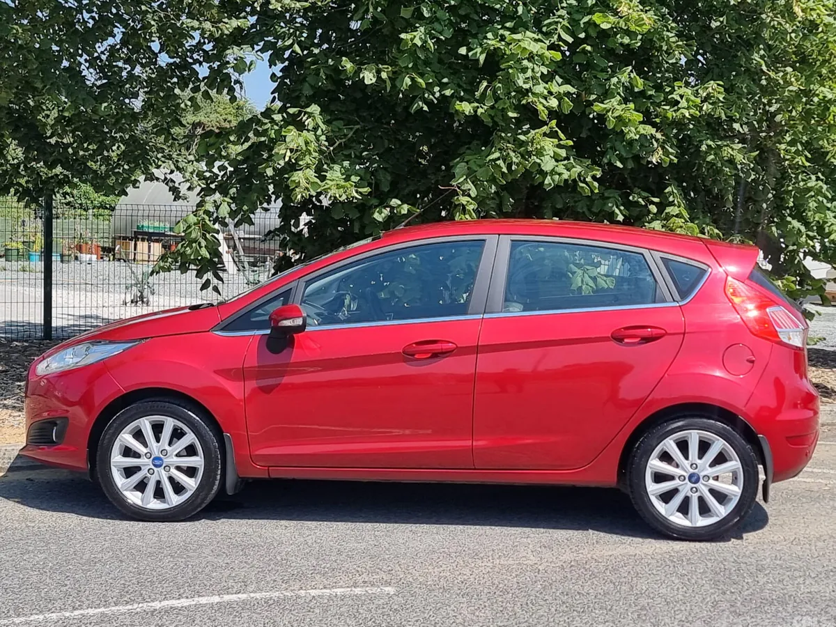 Ford Fiesta Hatchback, Petrol, 2016, Red