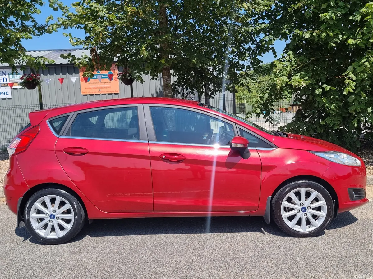 Ford Fiesta Hatchback, Petrol, 2016, Red