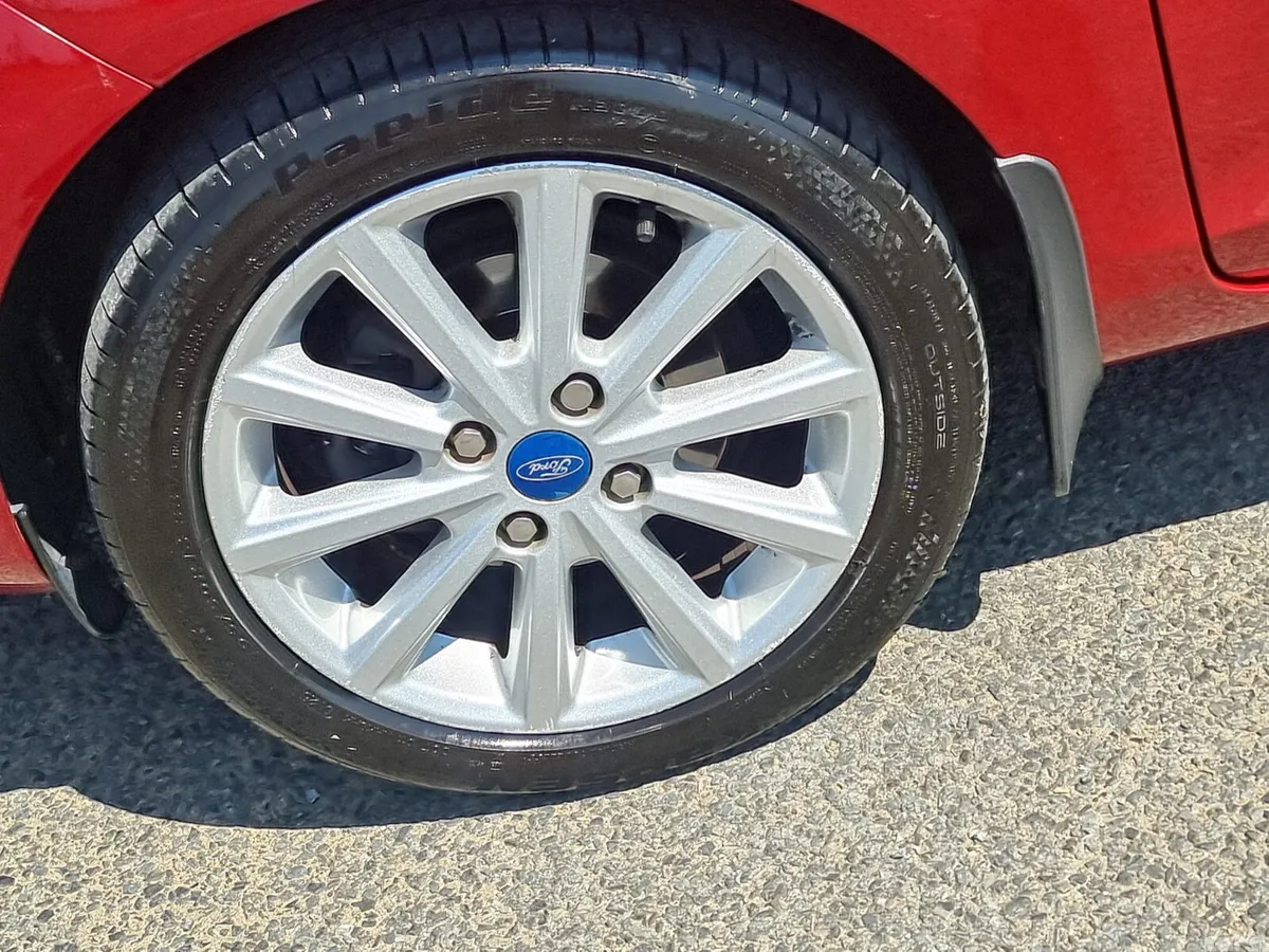 Ford Fiesta Hatchback, Petrol, 2016, Red