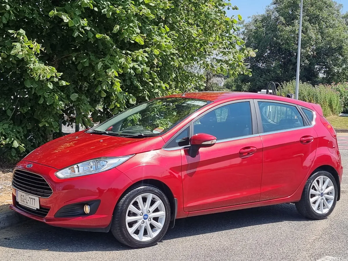 Ford Fiesta Hatchback, Petrol, 2016, Red