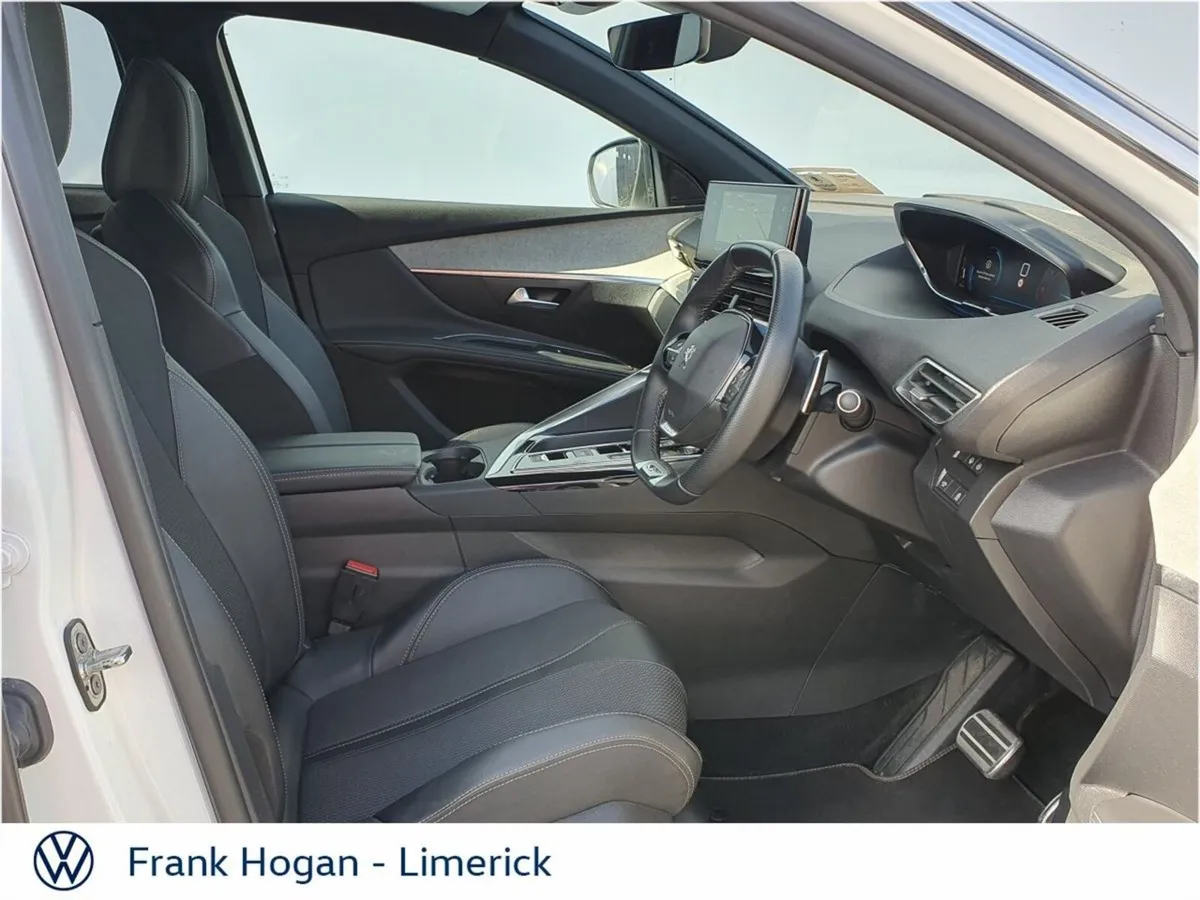 Peugeot 5008 MPV, Diesel, 2024, White