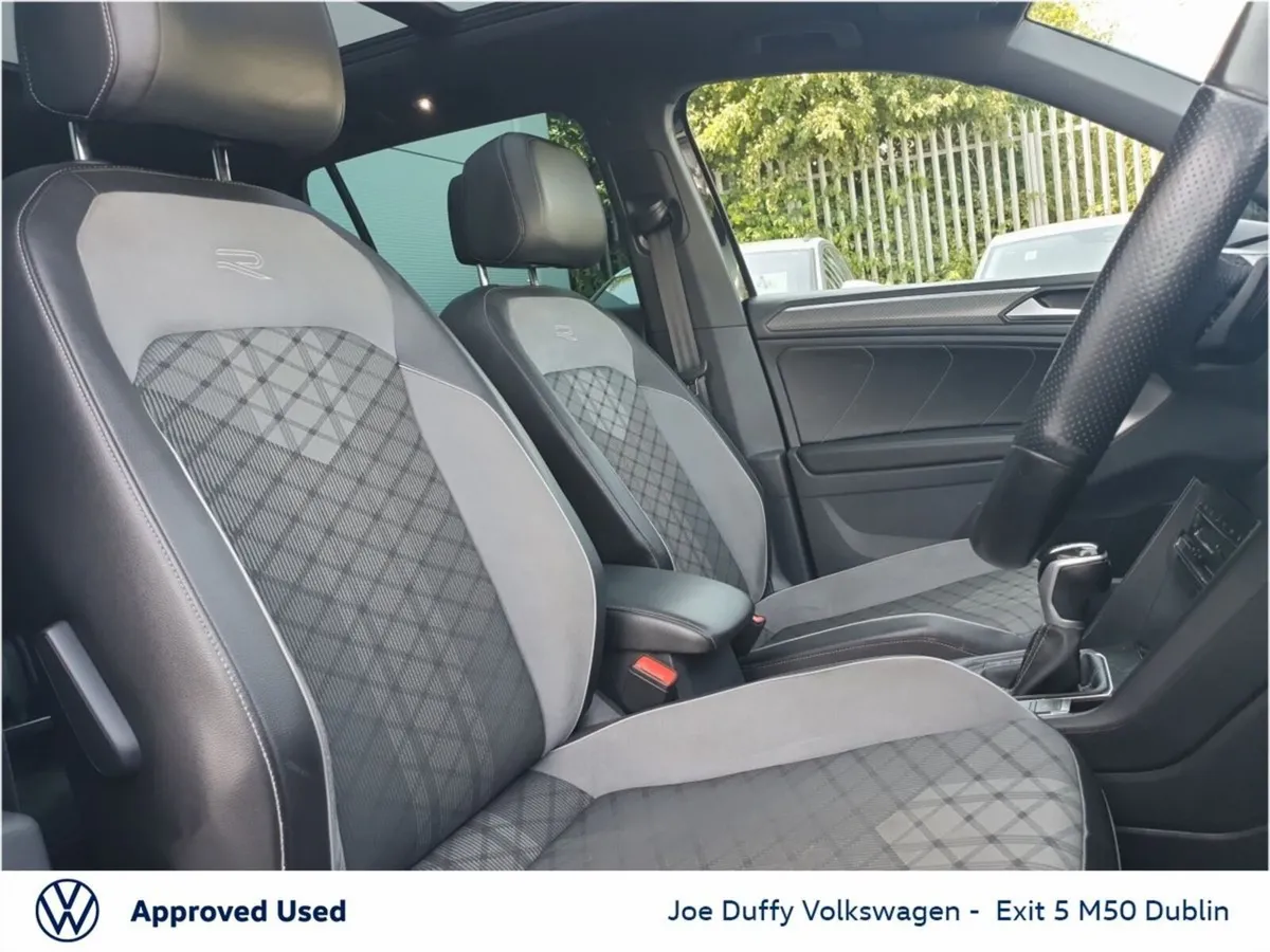 Volkswagen Tiguan SUV, Petrol Plug-in Hybrid, 2023, Black