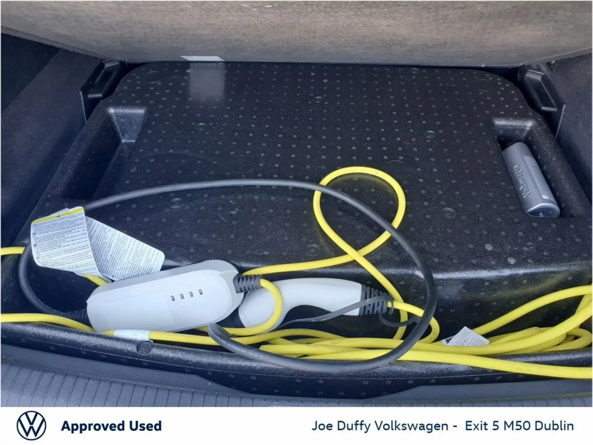Volkswagen Tiguan SUV, Petrol Plug-in Hybrid, 2023, Black