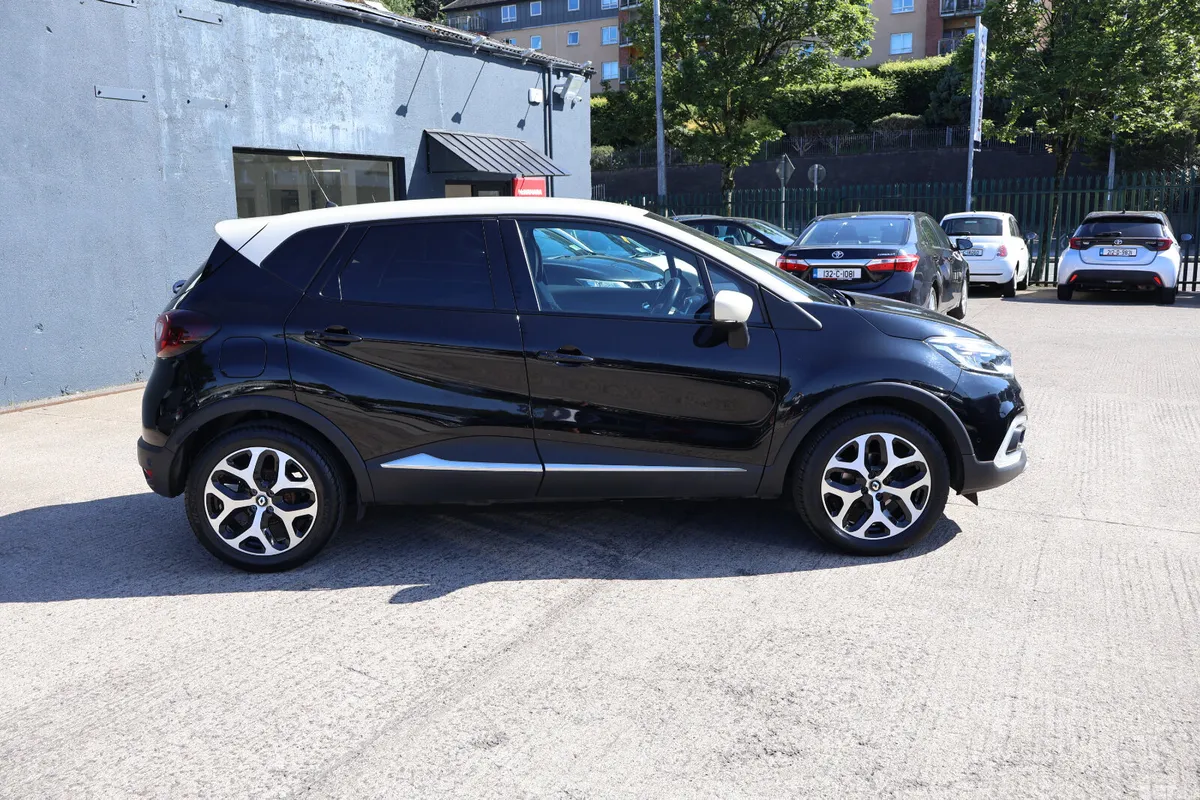Renault Captur Hatchback, Petrol, 2019, Black