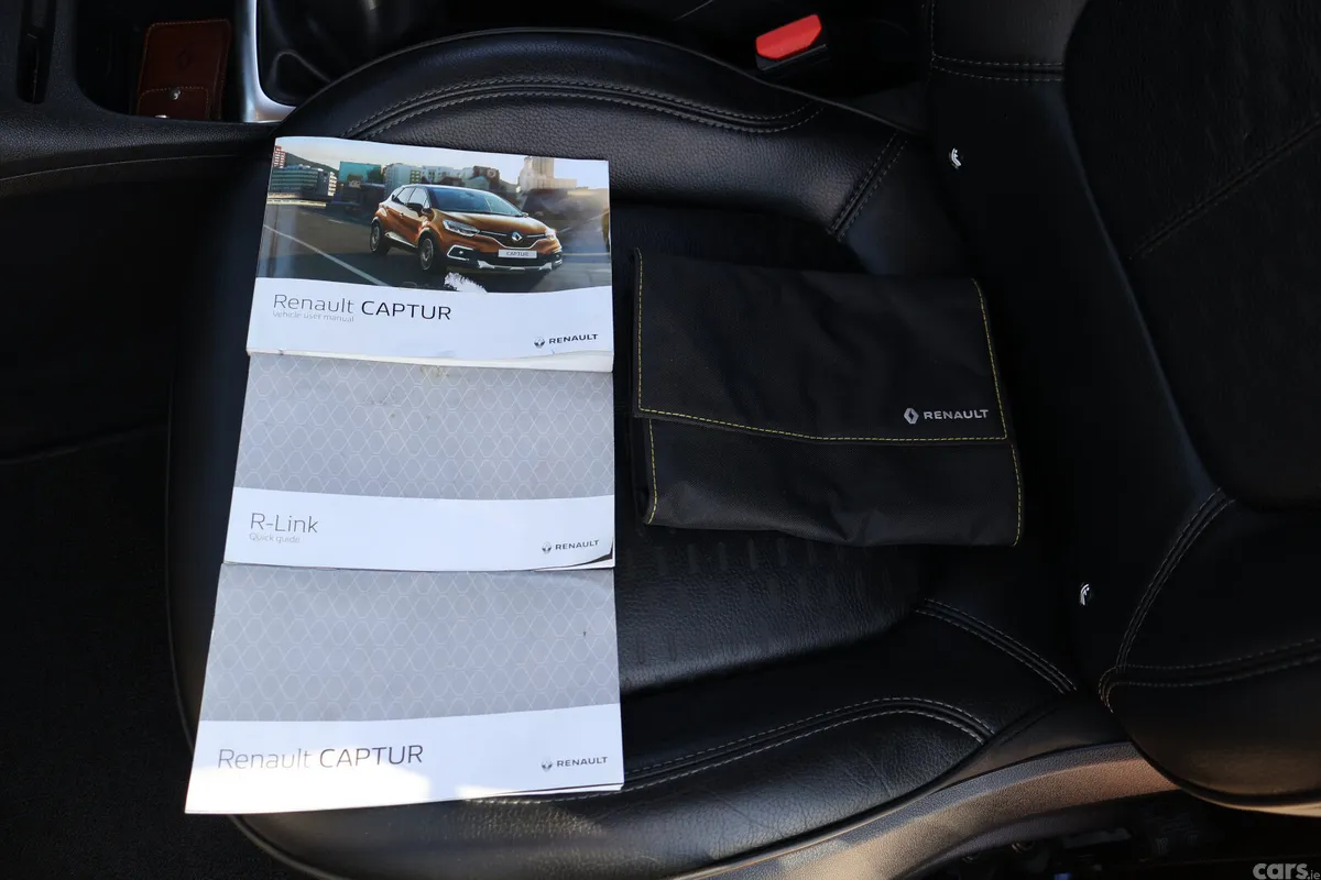 Renault Captur Hatchback, Petrol, 2019, Black
