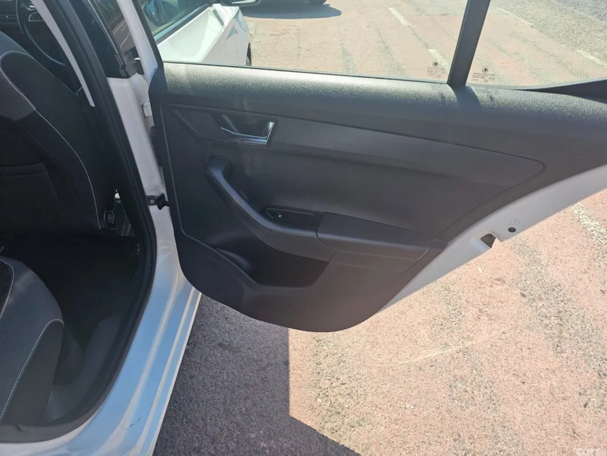 Skoda Fabia Hatchback, Petrol, 2020, White
