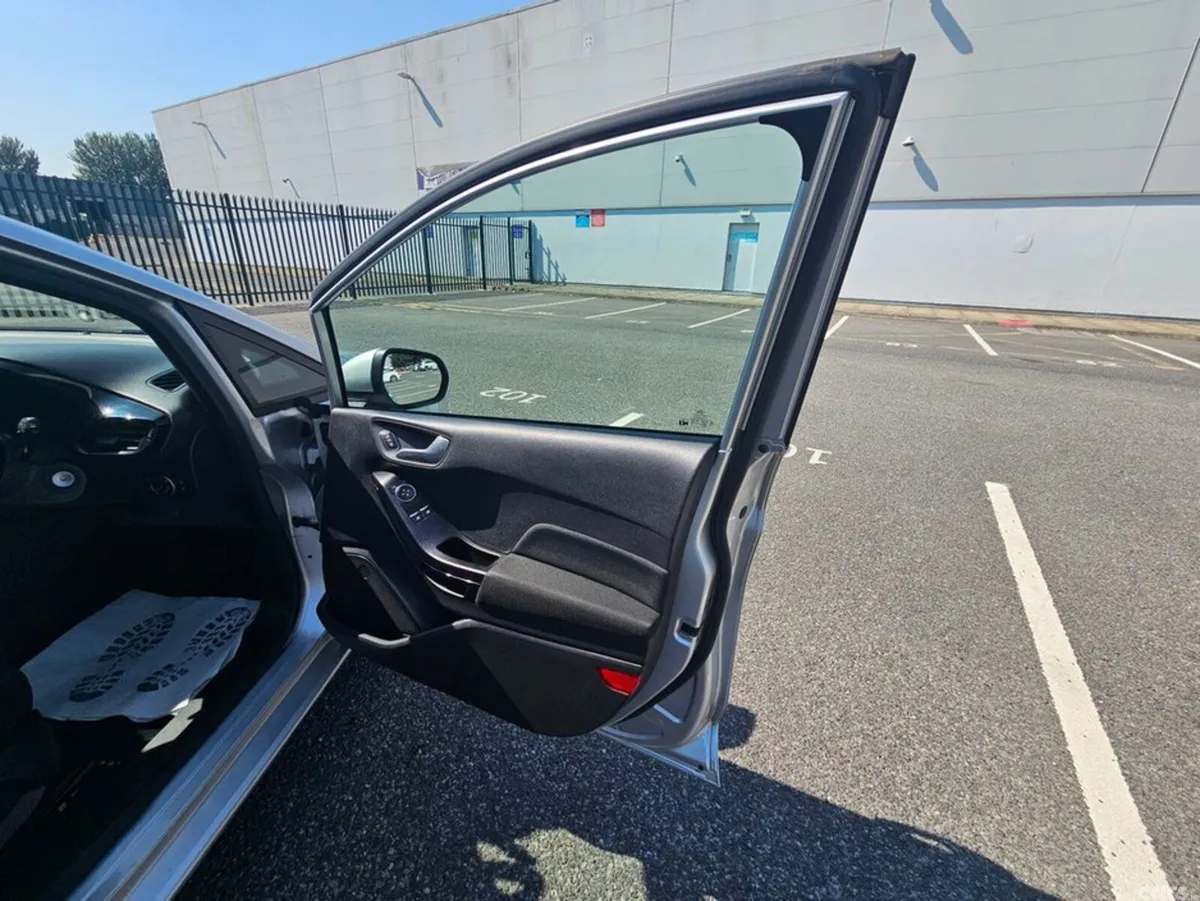 Ford Fiesta Hatchback, Petrol, 2018, Grey