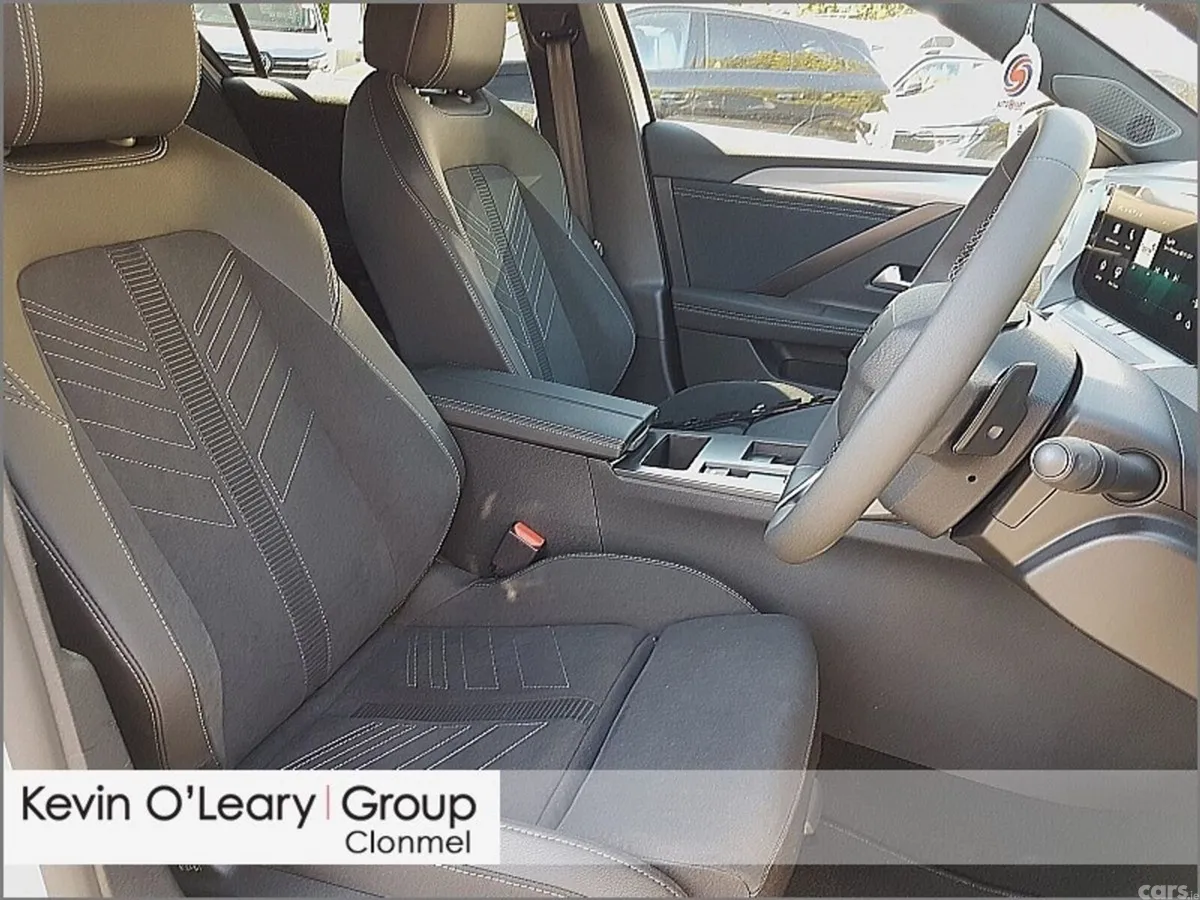 Opel Astra Hatchback, Diesel, 2026, Silver