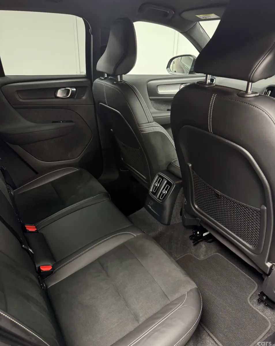 Volvo XC40 SUV, Petrol Hybrid, 2022, Black