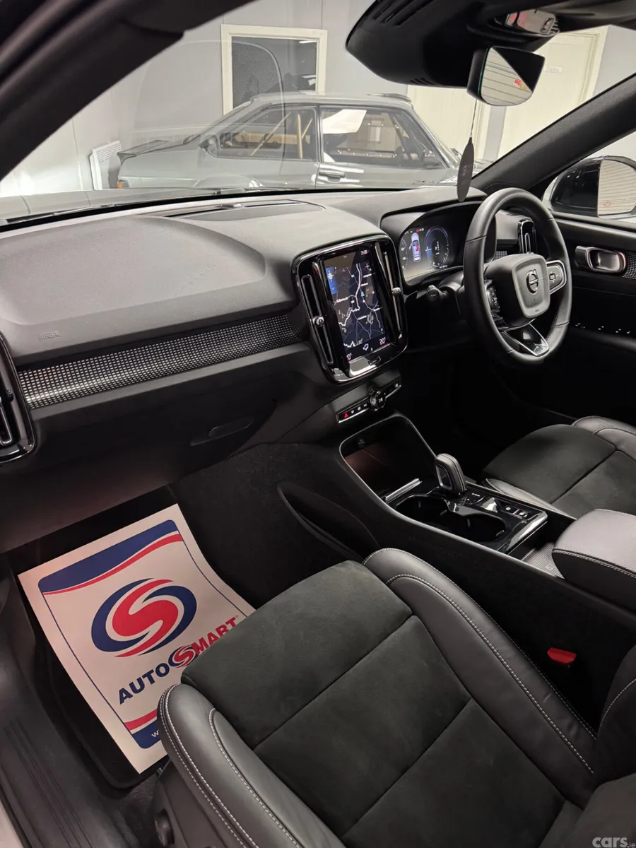 Volvo XC40 SUV, Petrol Hybrid, 2022, Black