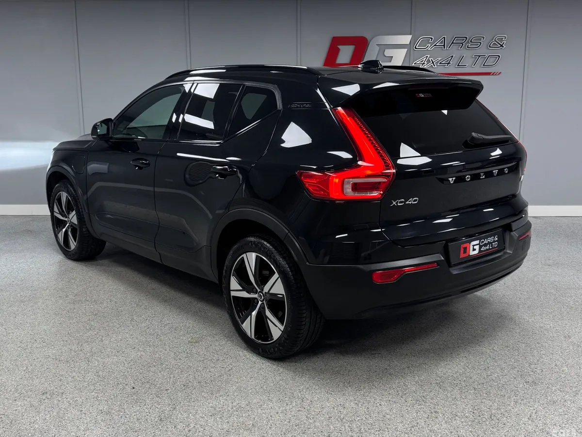 Volvo XC40 SUV, Petrol Hybrid, 2022, Black