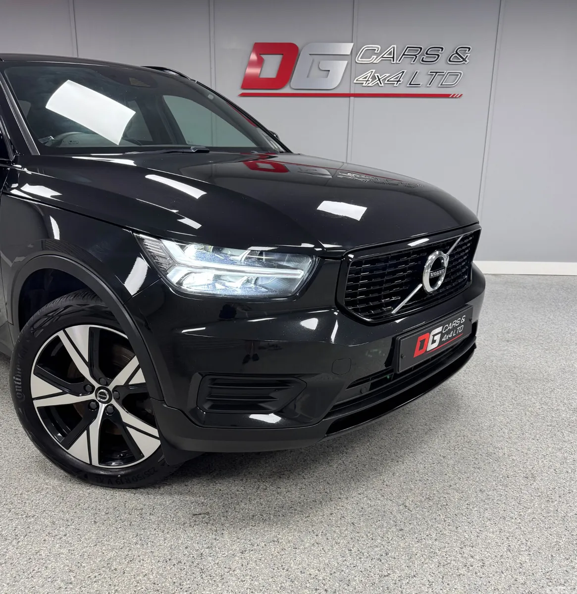 Volvo XC40 SUV, Petrol Hybrid, 2022, Black
