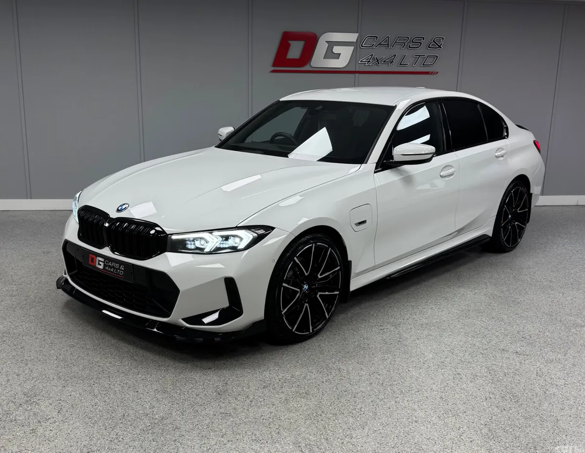 BMW 3-Series Saloon, Petrol Hybrid, 2022, White