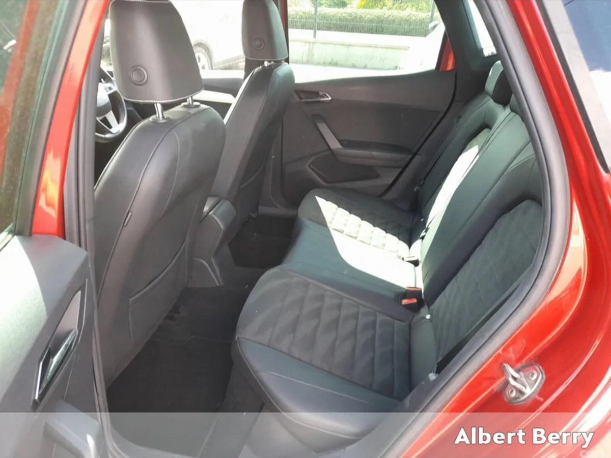 SEAT Arona Hatchback, Petrol, 2020, Red