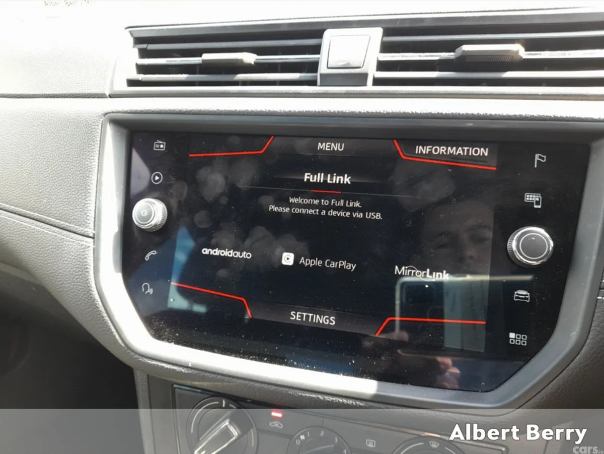 SEAT Arona Hatchback, Petrol, 2020, Red