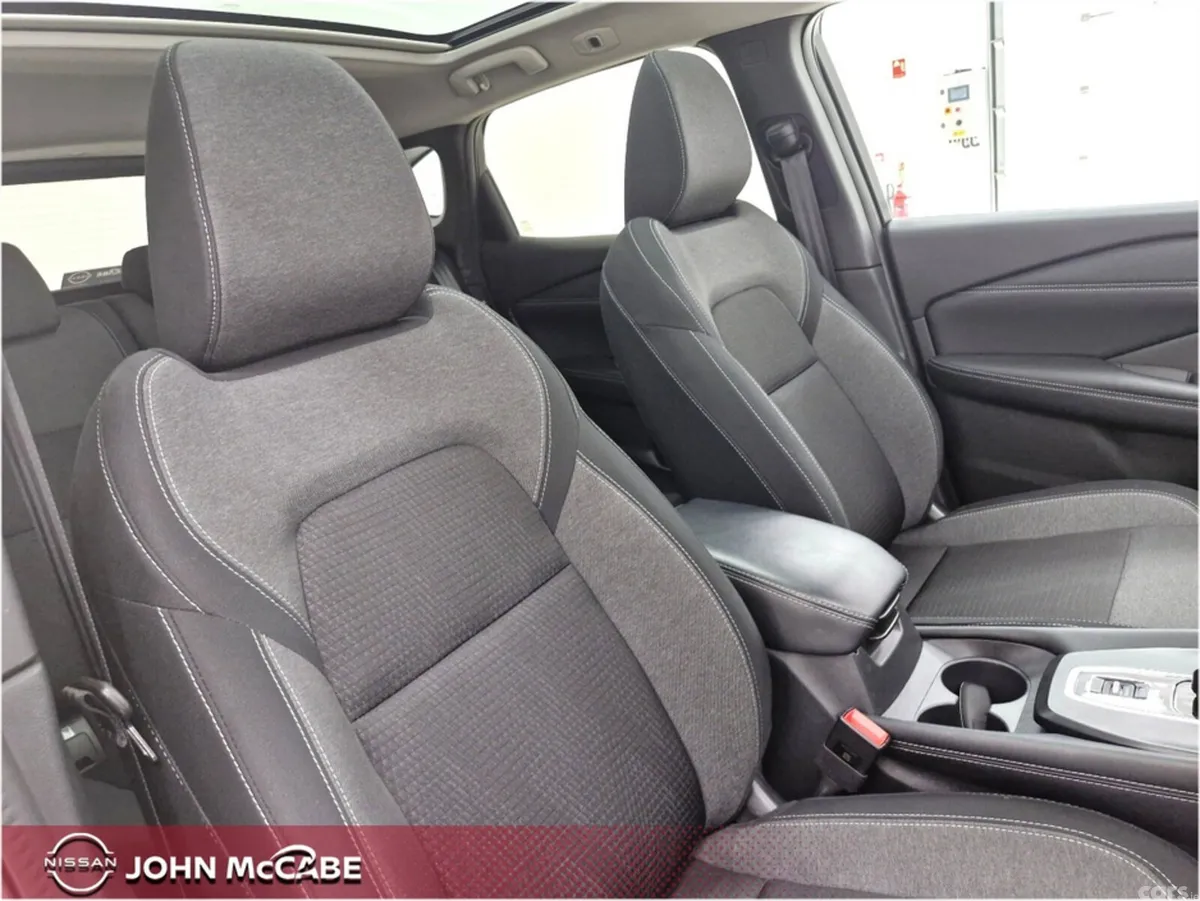 Nissan Qashqai MPV, Petrol Hybrid, 2024, Red