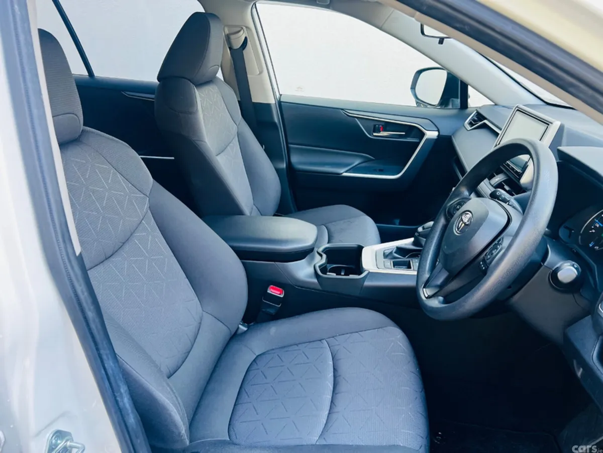 Toyota RAV4 SUV, Petrol Hybrid, 2022, White