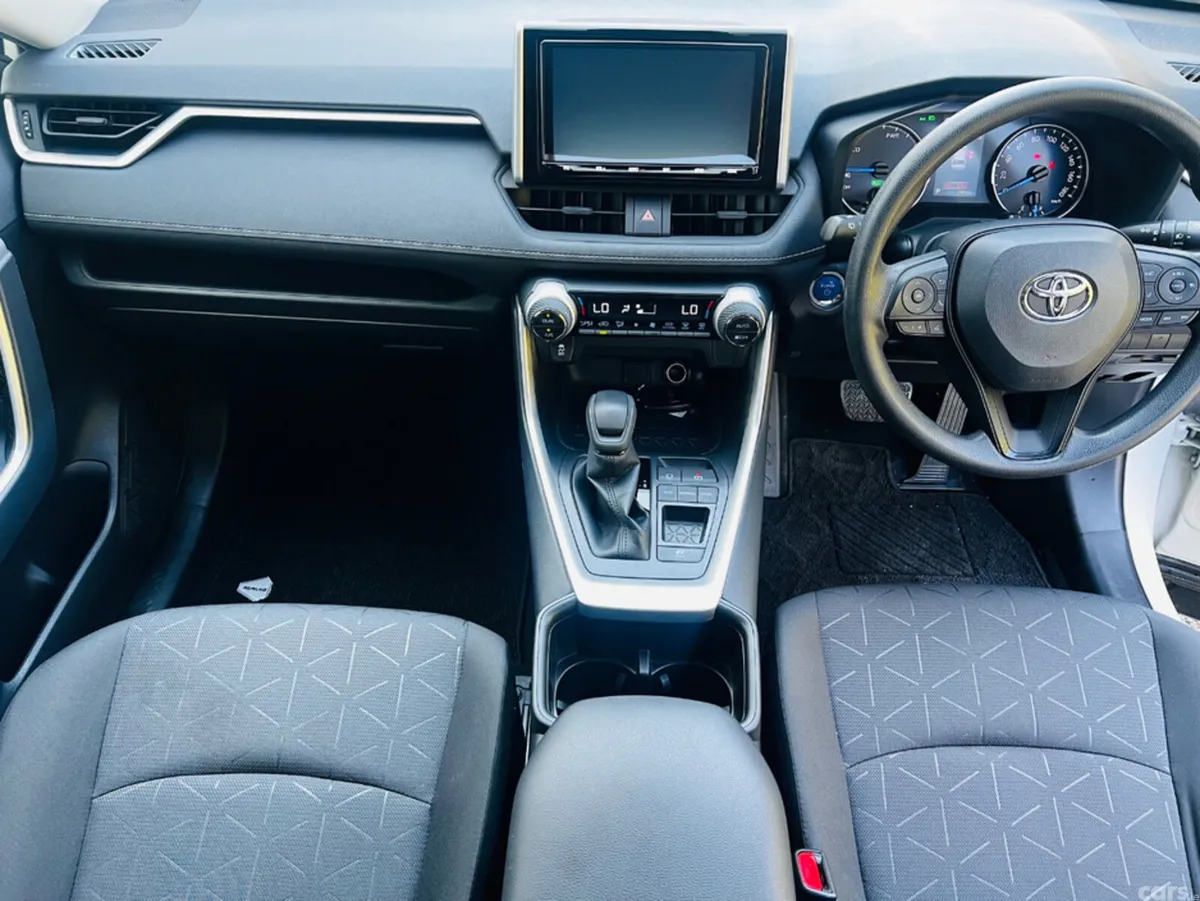Toyota RAV4 SUV, Petrol Hybrid, 2022, White