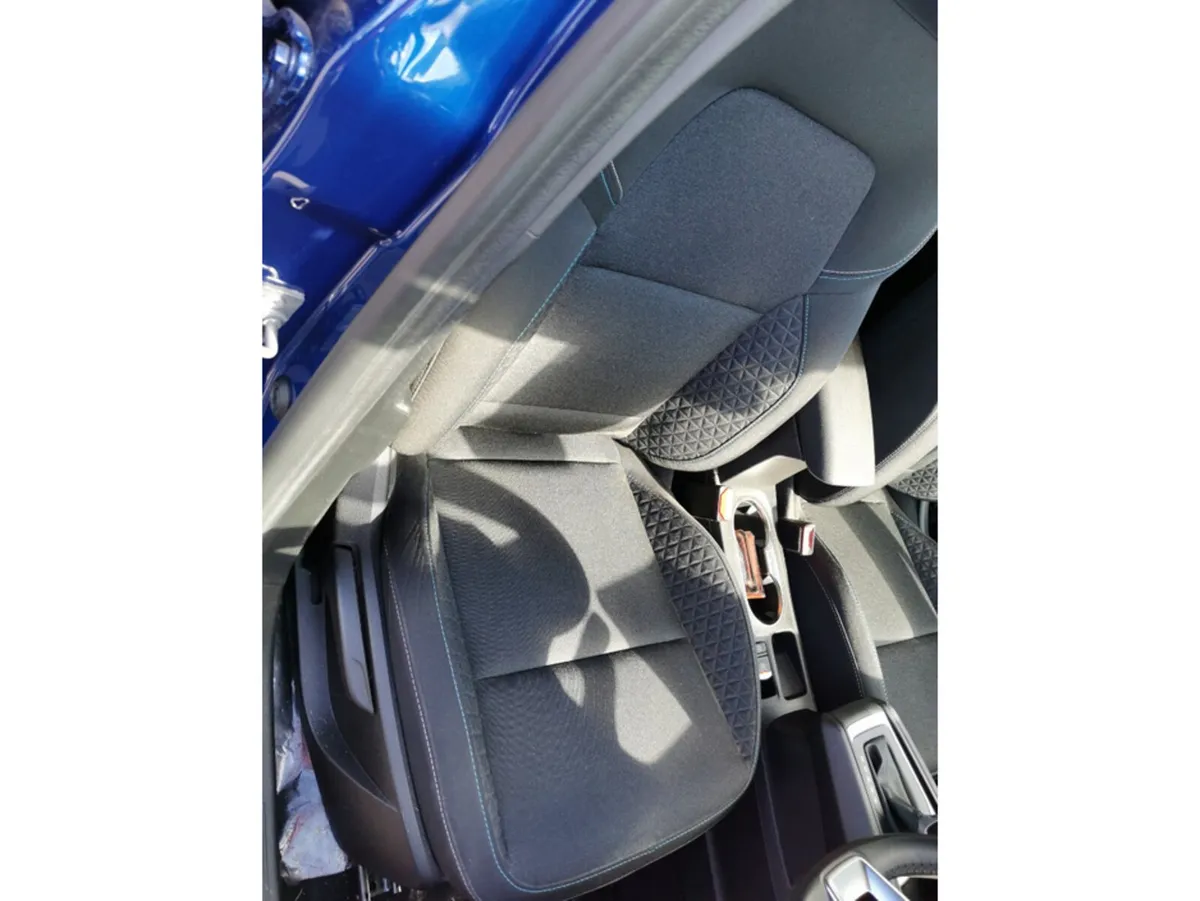 Renault Captur Hatchback, Petrol Hybrid, 2025, Blue