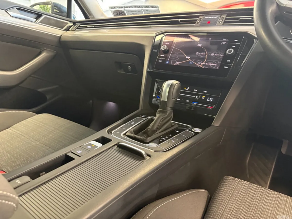 Volkswagen Passat Saloon, Diesel, 2022, Black