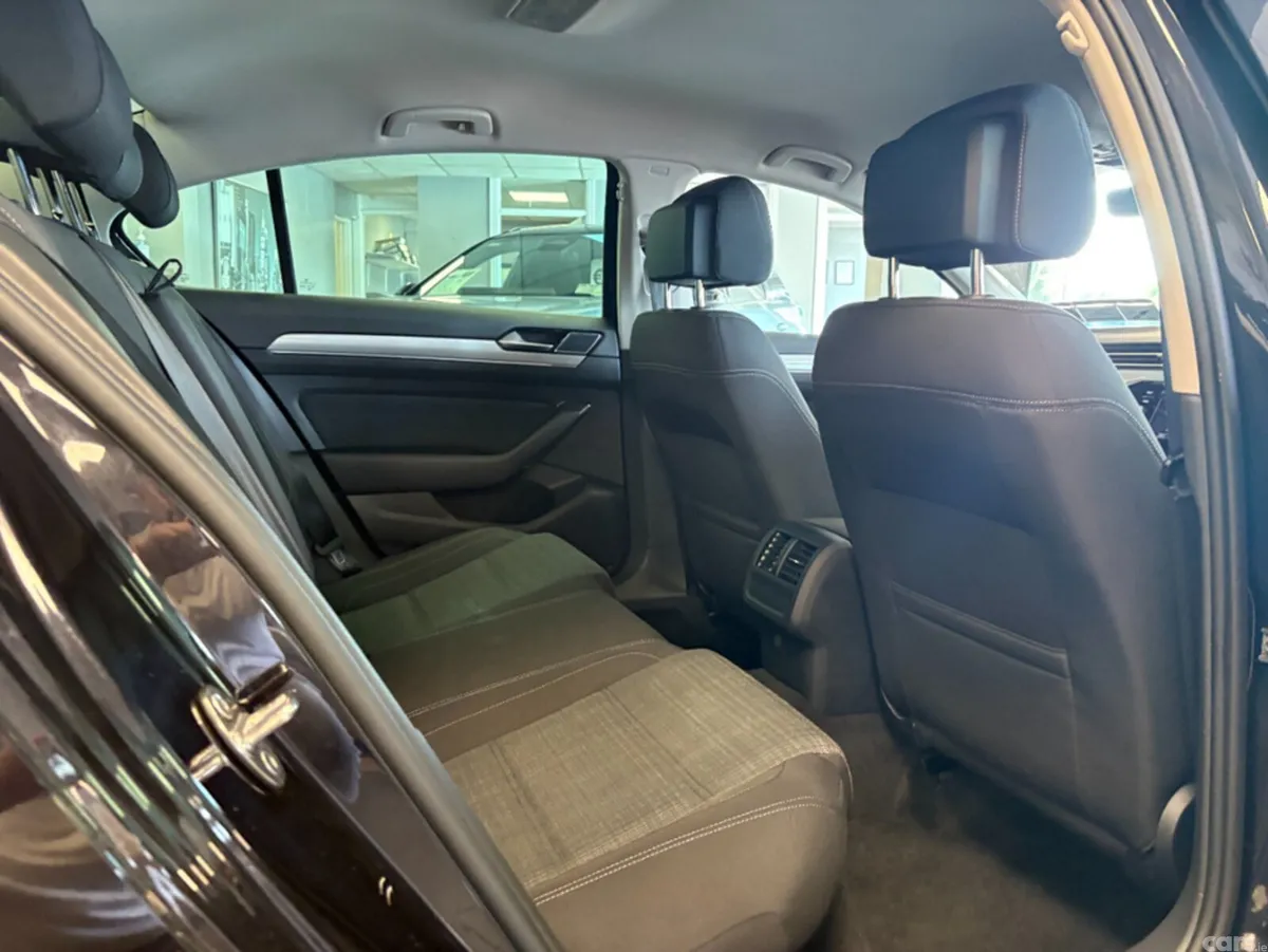Volkswagen Passat Saloon, Diesel, 2022, Black