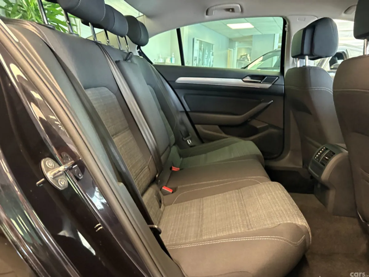 Volkswagen Passat Saloon, Diesel, 2022, Black
