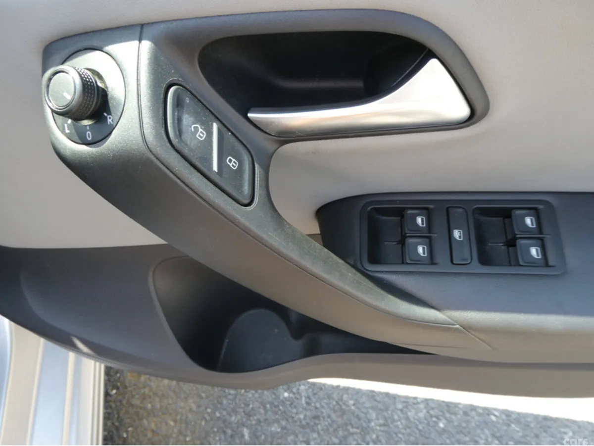Volkswagen Polo Hatchback, Petrol, 2015, Silver