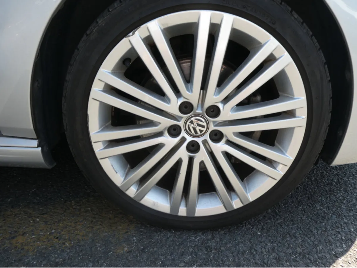 Volkswagen Polo Hatchback, Petrol, 2015, Silver