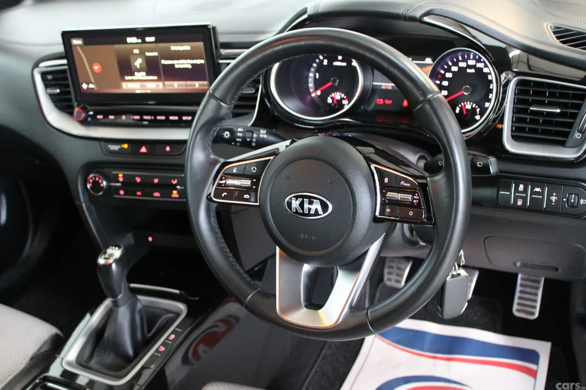 Kia XCeed Hatchback, Diesel, 2021, Grey