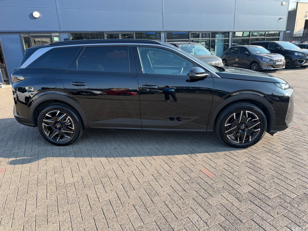 Peugeot 5008 MPV, Petrol Hybrid, 2026, Black