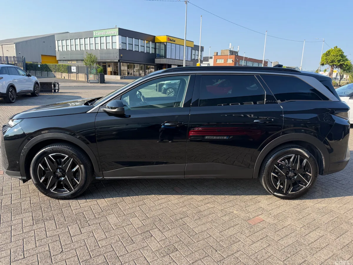 Peugeot 5008 MPV, Petrol Hybrid, 2026, Black