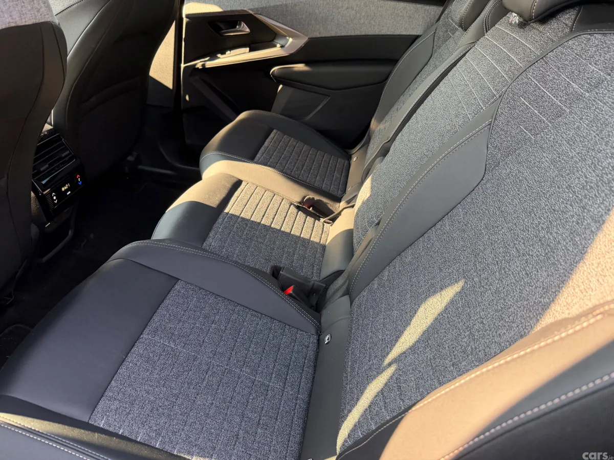 Peugeot 5008 MPV, Petrol Hybrid, 2026, Black