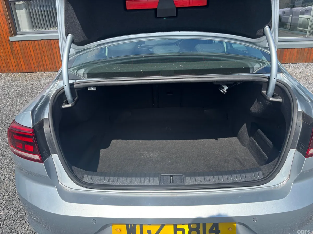 Volkswagen Passat Saloon, Diesel, 2022, Silver