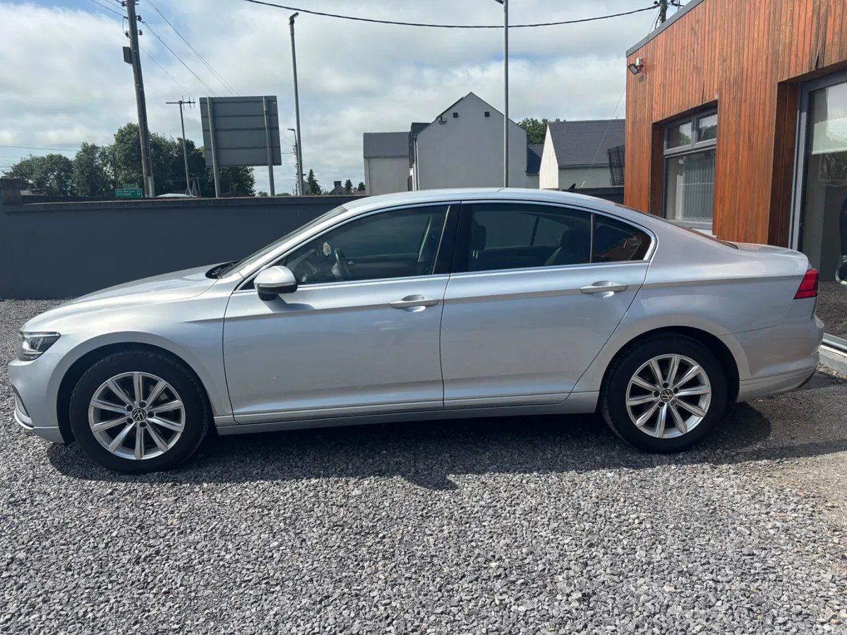 Volkswagen Passat Saloon, Diesel, 2022, Silver