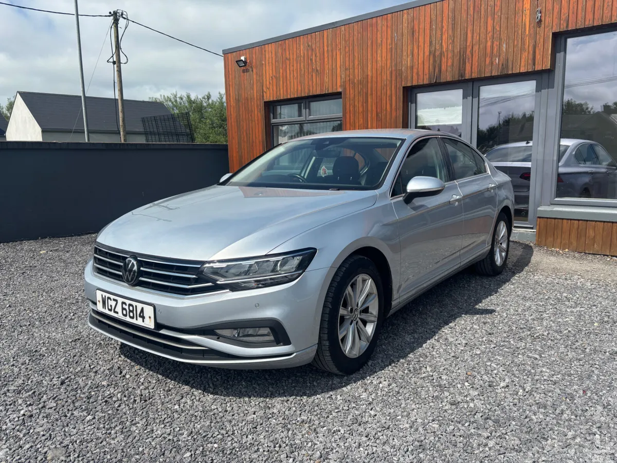 Volkswagen Passat Saloon, Diesel, 2022, Silver