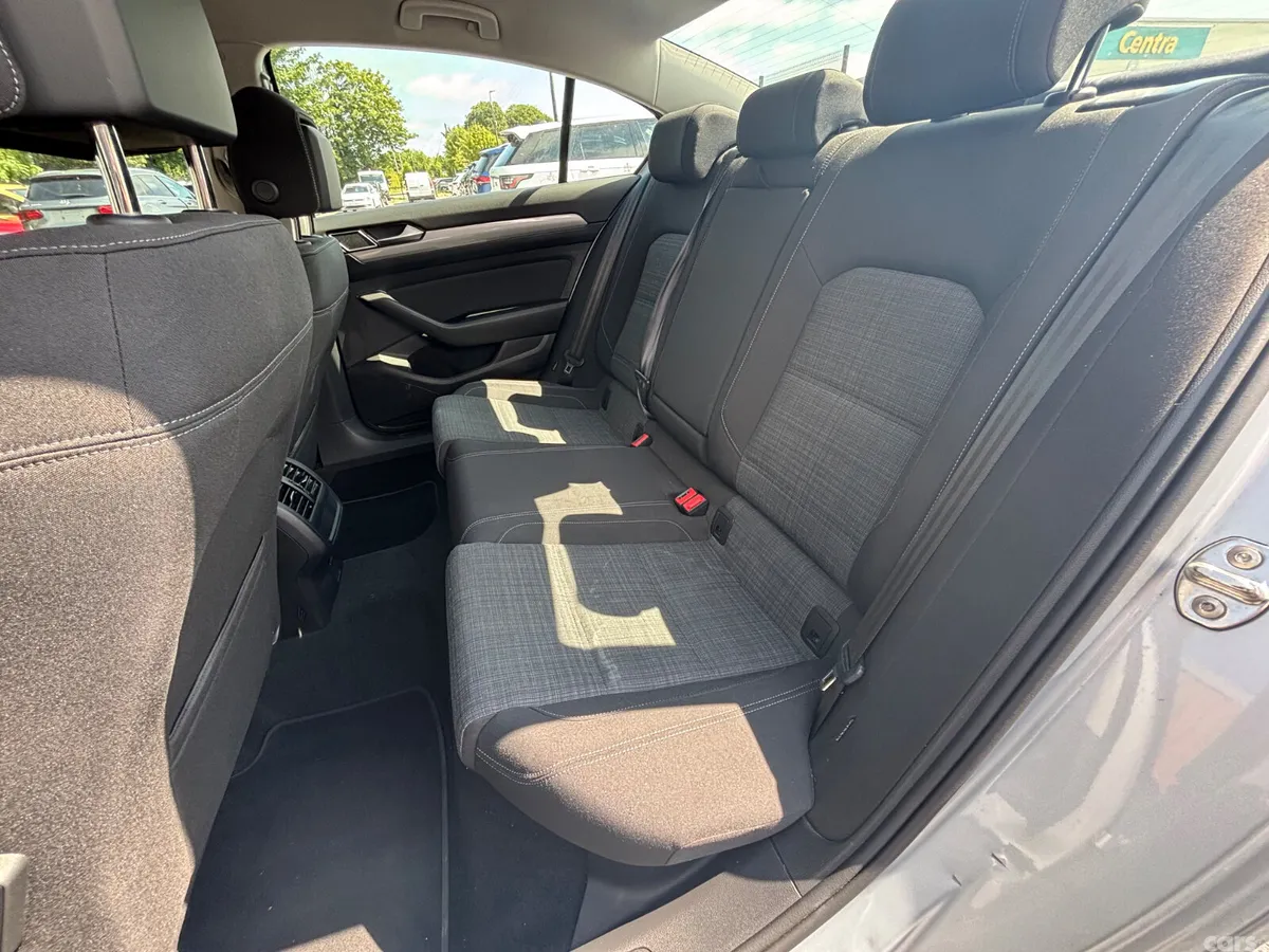 Volkswagen Passat Saloon, Diesel, 2022, Silver