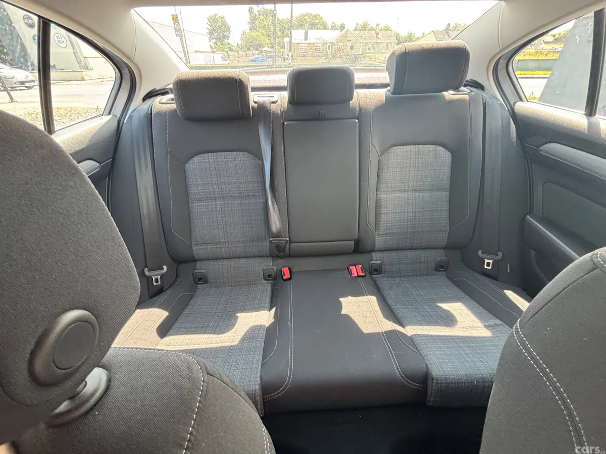 Volkswagen Passat Saloon, Diesel, 2022, Silver