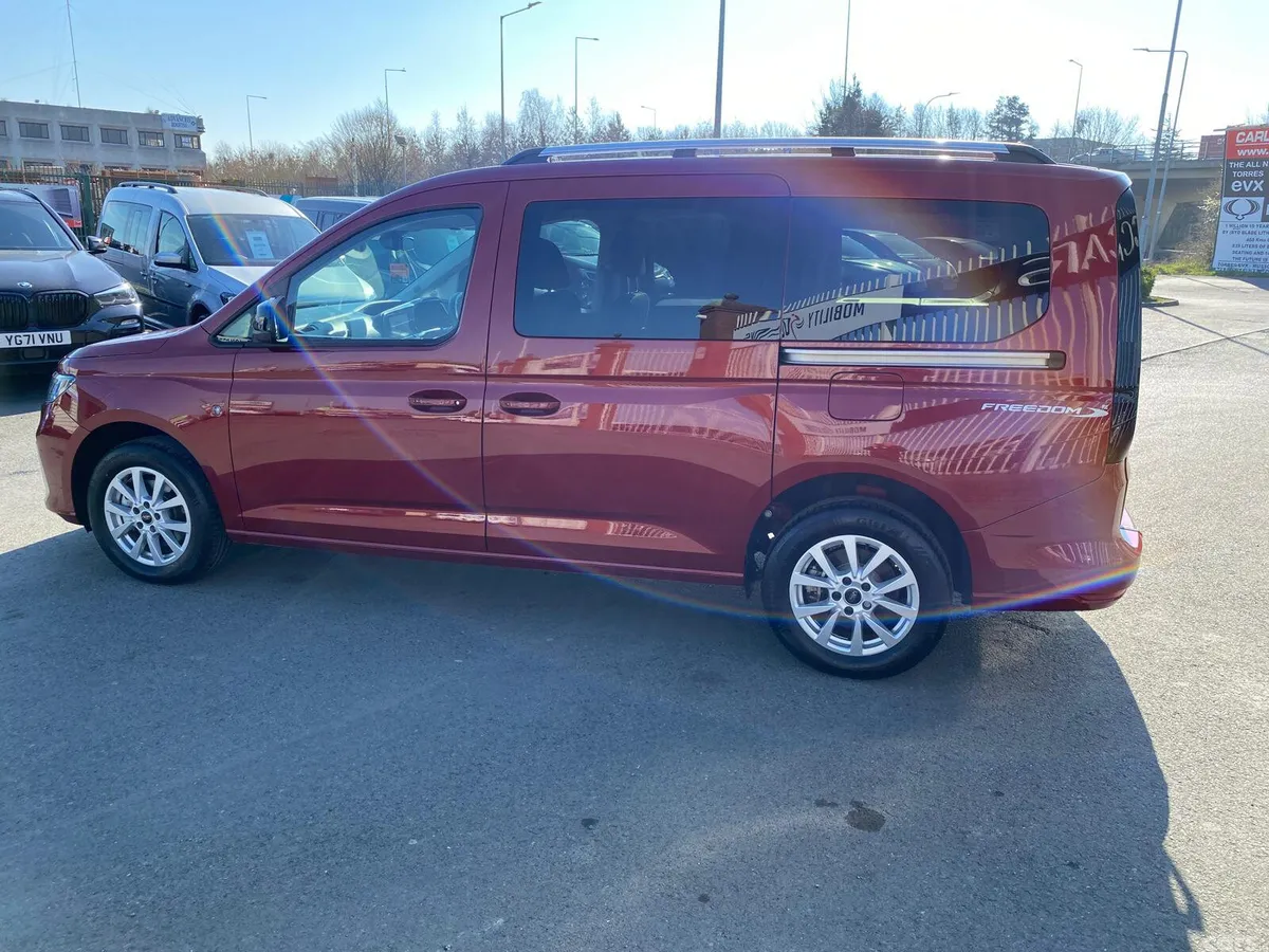 Ford Tourneo Connect MPV, Diesel, 2024, Red